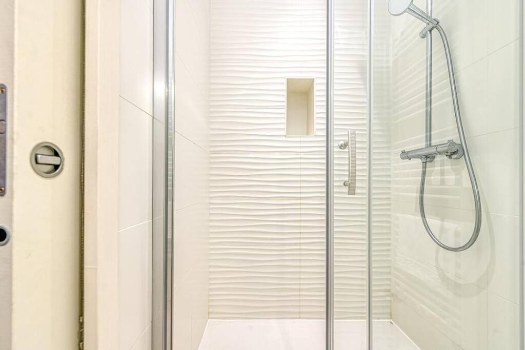 Apartment 44 Foch 3